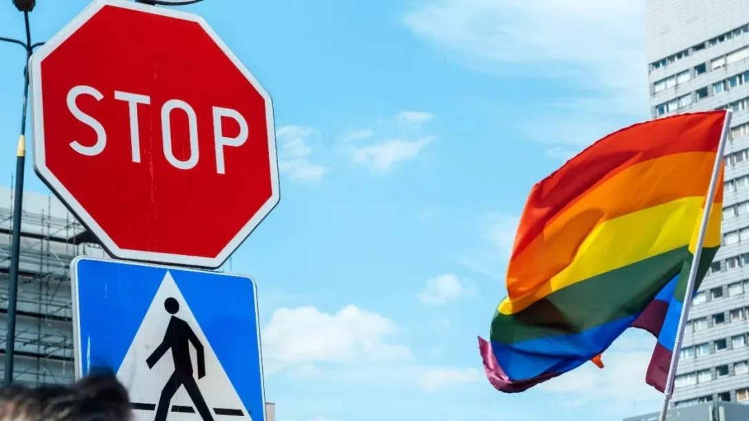 Azerbaïdjan : restrictions du hijab dans les écoles et polémique autour d’un possible projet de loi anti-LGBTQ+