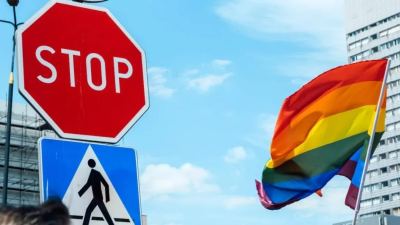 Azerbaïdjan : restrictions du hijab dans les écoles et polémique autour d’un possible projet de loi anti-LGBTQ+