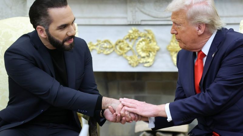 Faites ce que vous avez à faire » : Trump soutient Bukele dans son offensive contre les gangs en Haïti